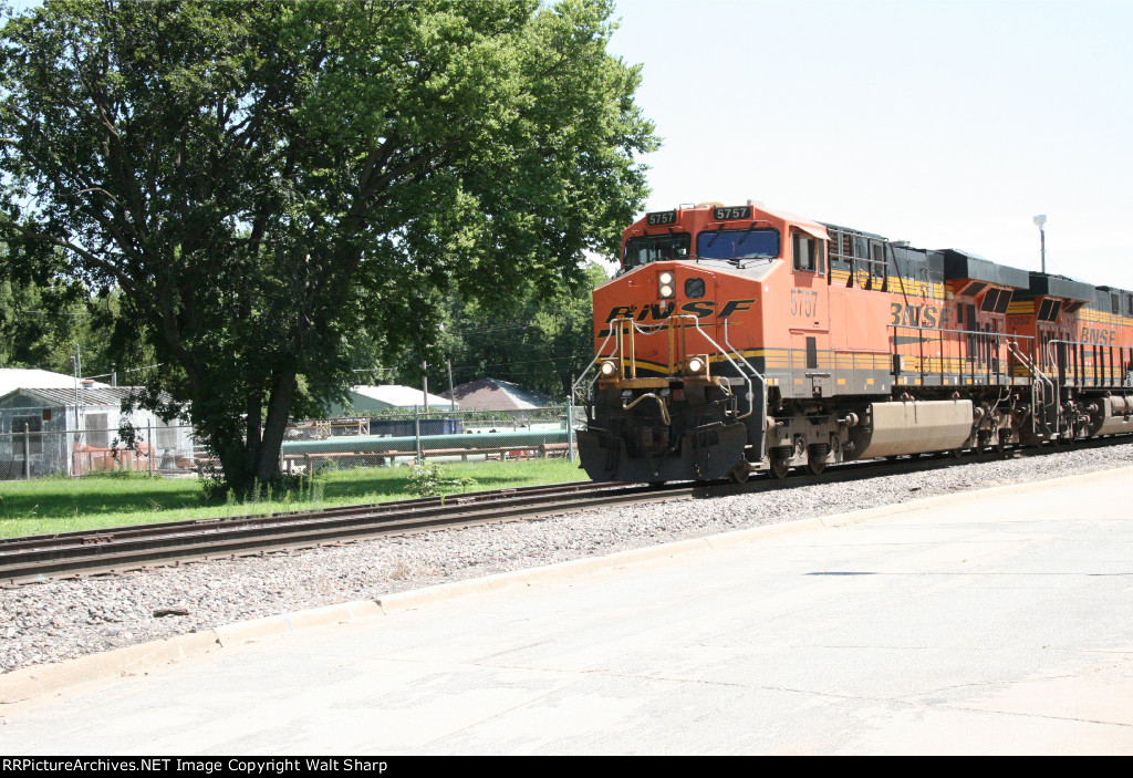 BNSF 5757